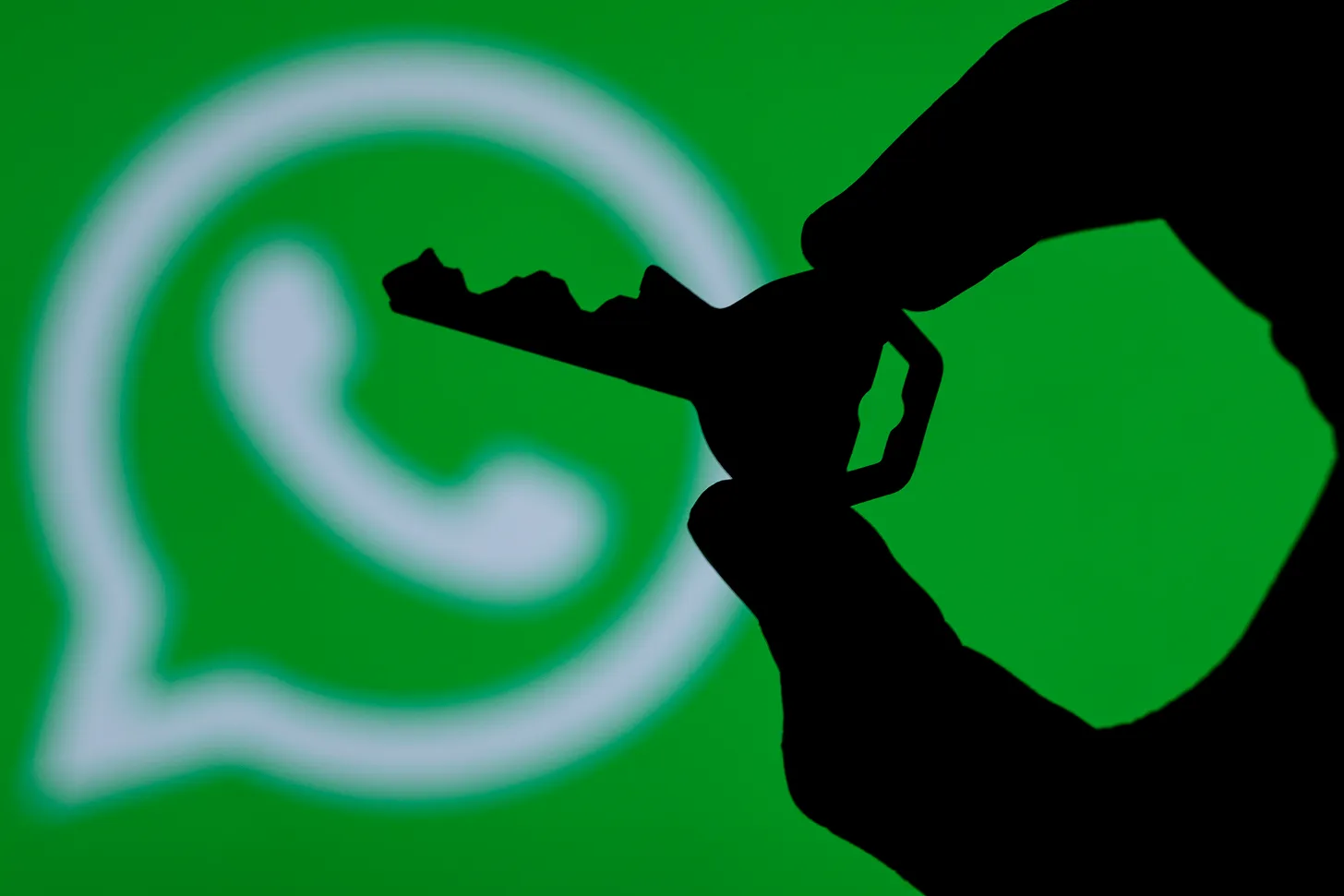 Illustrazione di una chiave che rappresenta la sicurezza e la privacy: simbolo dei rischi legati all'uso di WhatsApp per i referti medici